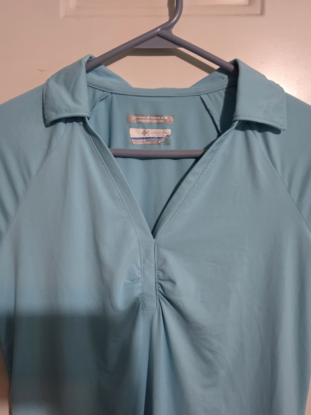Women's Columbia Light Aqua Omni-Freeze V-Neck Pullover Shirt Blouse Small